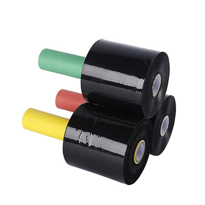 Film d'imballaggio nero dell'involucro di allungamento di Mini Handheld LLDPE con l'erogatore girante delle maniglie per l'involucro dei cartoni