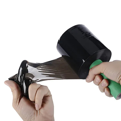 Film d'imballaggio nero dell'involucro di allungamento di Mini Handheld LLDPE con l'erogatore girante delle maniglie per l'involucro dei cartoni