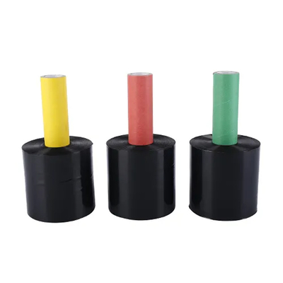 Film d'imballaggio nero dell'involucro di allungamento di Mini Handheld LLDPE con l'erogatore girante delle maniglie per l'involucro dei cartoni