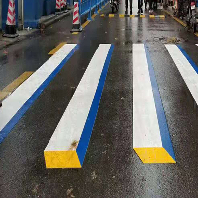 Il nastro termoplastico della segnaletica stradale dell'anti macchia liscia il nastro riflettente di superficie della pavimentazione